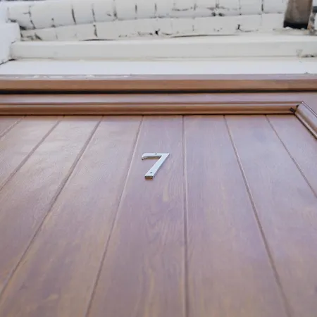 Cozy 2-bedroom Detached No-7 *